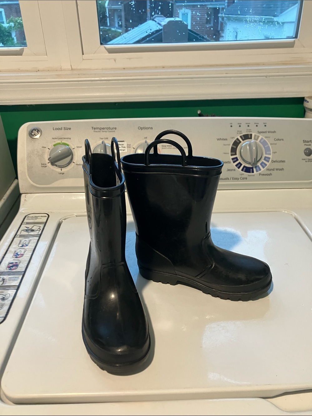 Black Waterproof Rain Boots with Pull Handles intrigue size 1toddler splash